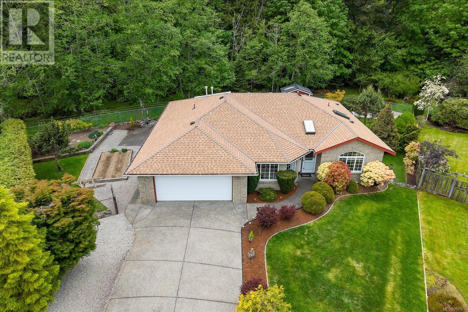 600 Hickory Pl, Qualicum Beach, British Columbia  V9K 2S1 - Photo 37 - 997974