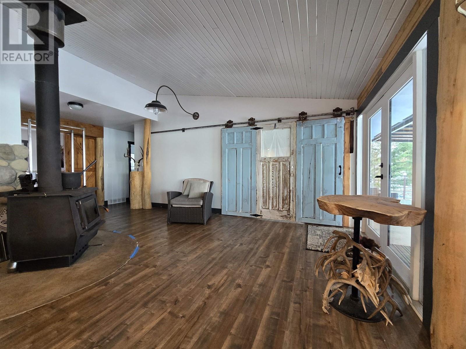 681 Green Lake South Road, 100 Mile House, British Columbia  V0K 2K2 - Photo 18 - R2949183