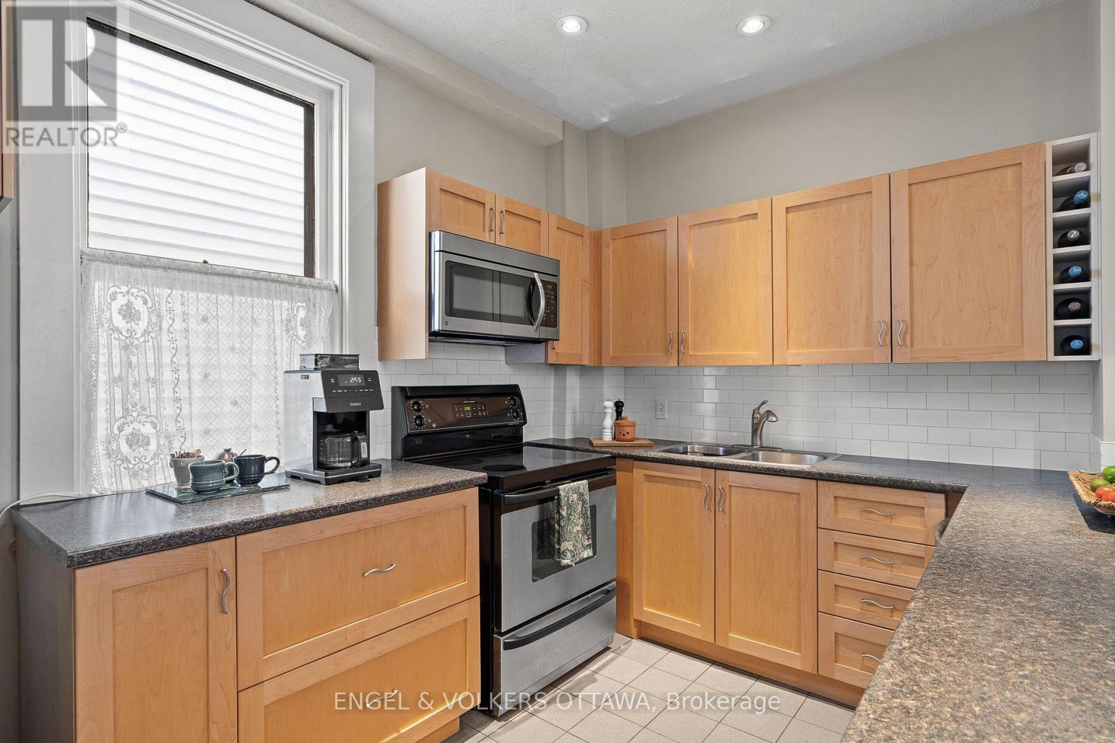 674 Melbourne Avenue, Ottawa, Ontario  K2A 1X5 - Photo 12 - X12137077