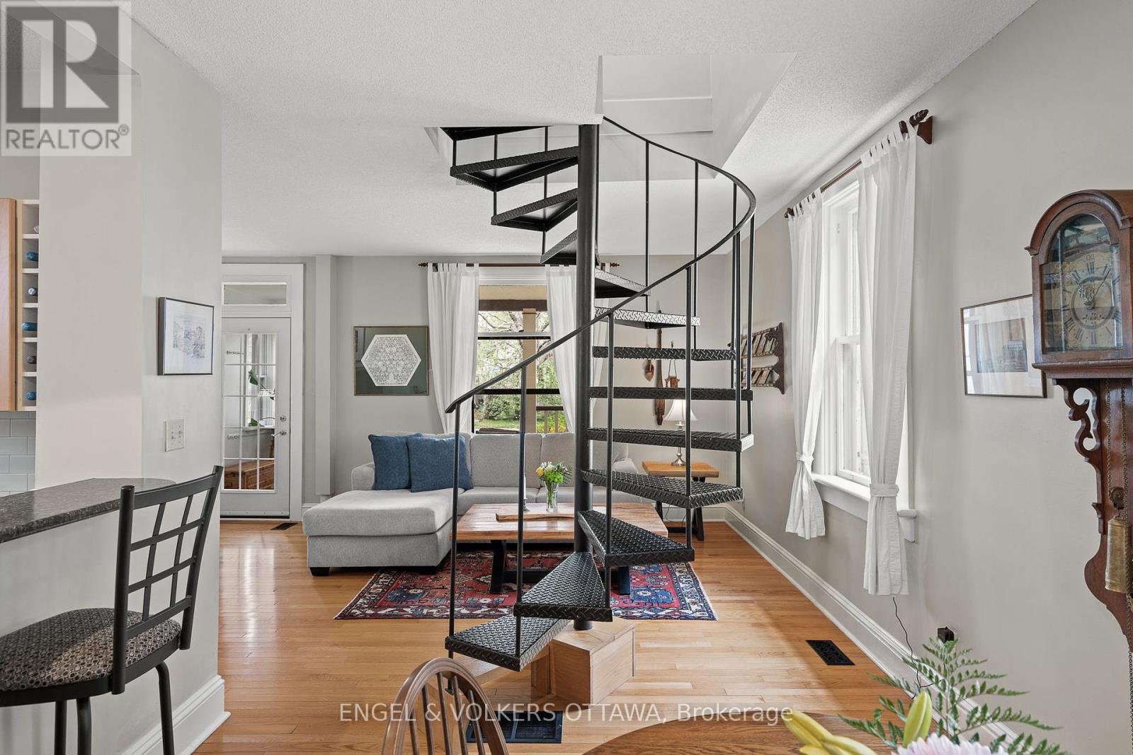 674 Melbourne Avenue, Ottawa, Ontario  K2A 1X5 - Photo 16 - X12137077
