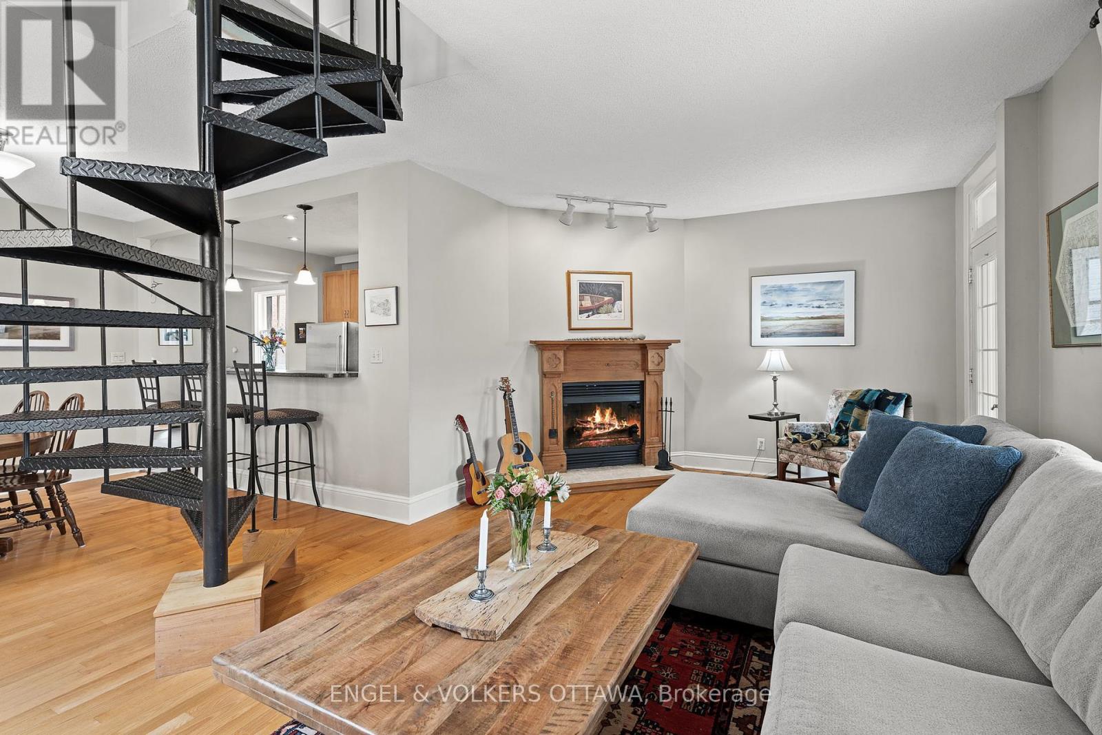 674 Melbourne Avenue, Ottawa, Ontario  K2A 1X5 - Photo 18 - X12137077