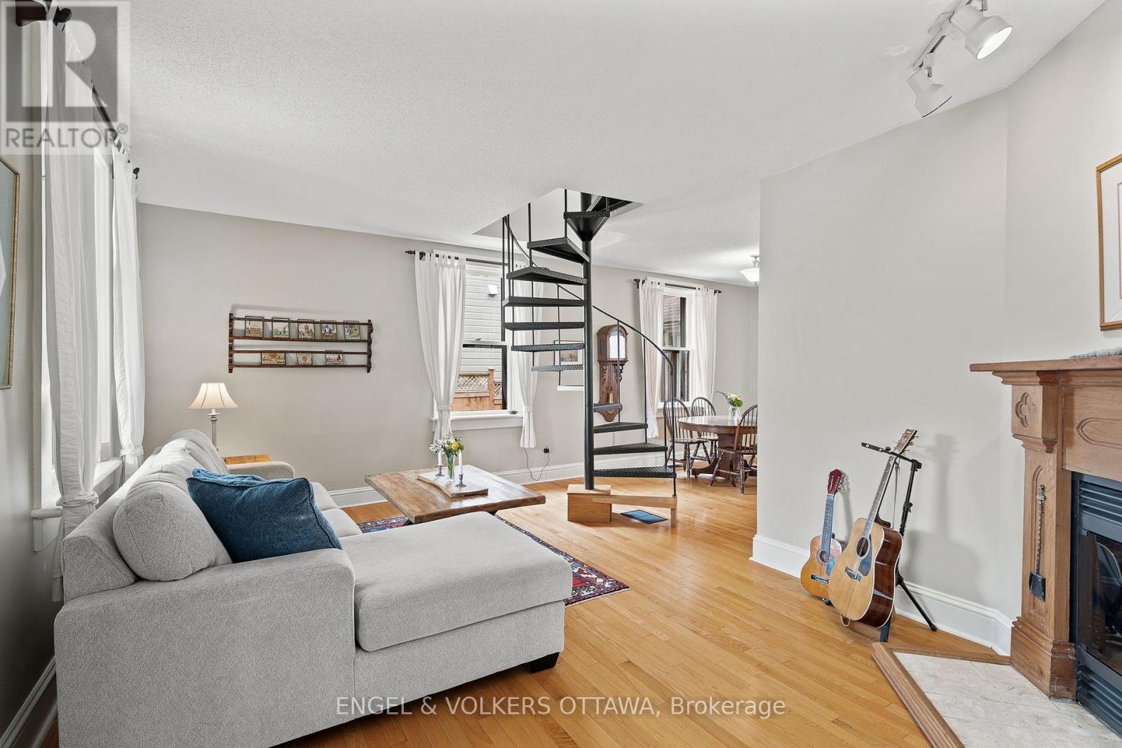 674 Melbourne Avenue, Ottawa, Ontario  K2A 1X5 - Photo 19 - X12137077