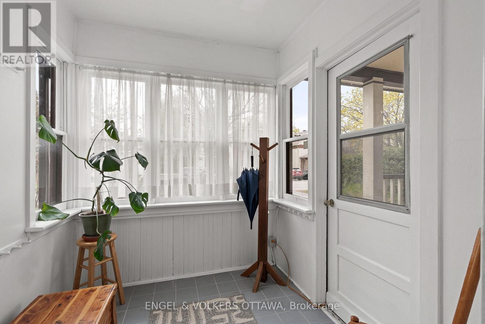 674 Melbourne Avenue, Ottawa, Ontario  K2A 1X5 - Photo 20 - X12137077