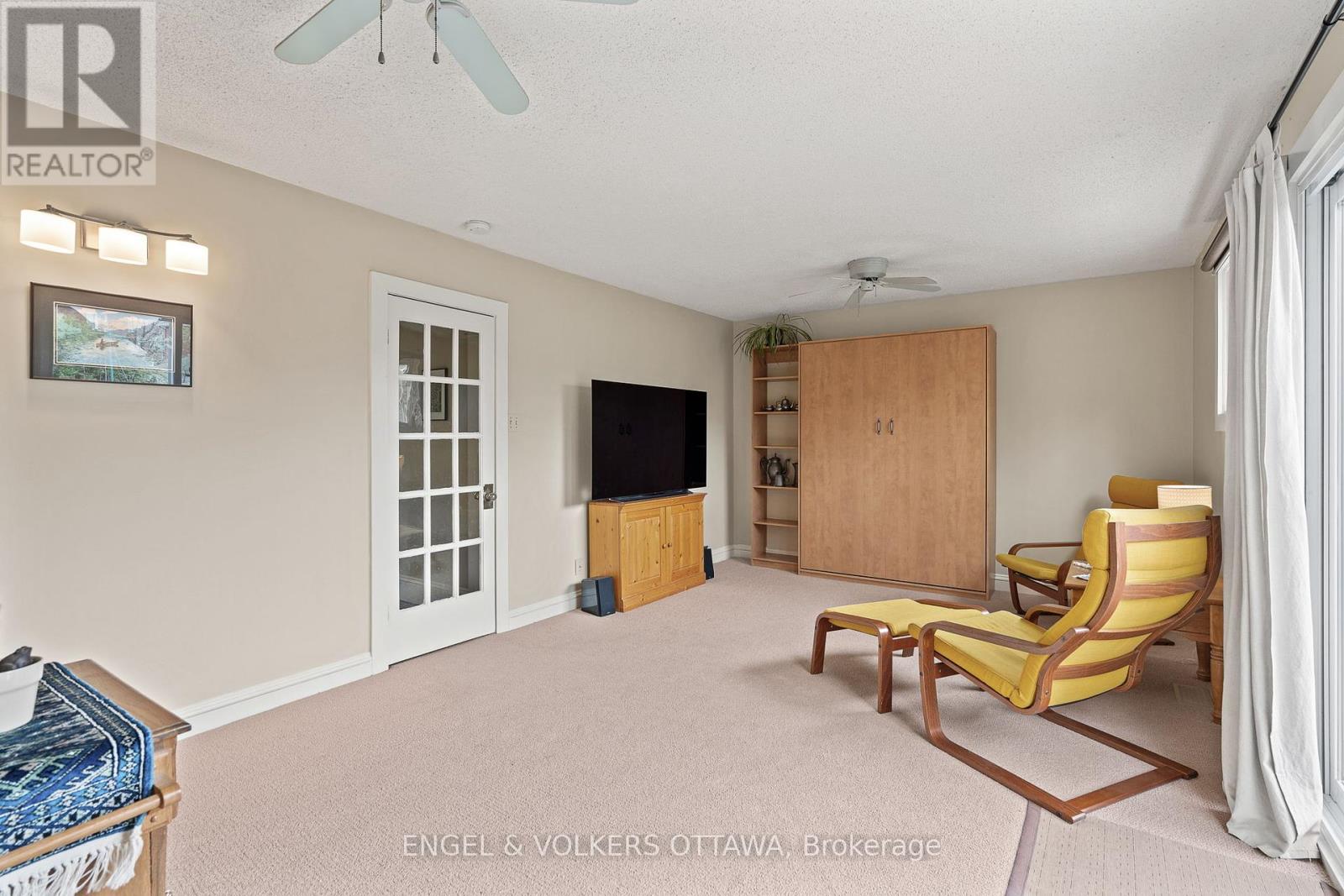 674 Melbourne Avenue, Ottawa, Ontario  K2A 1X5 - Photo 24 - X12137077