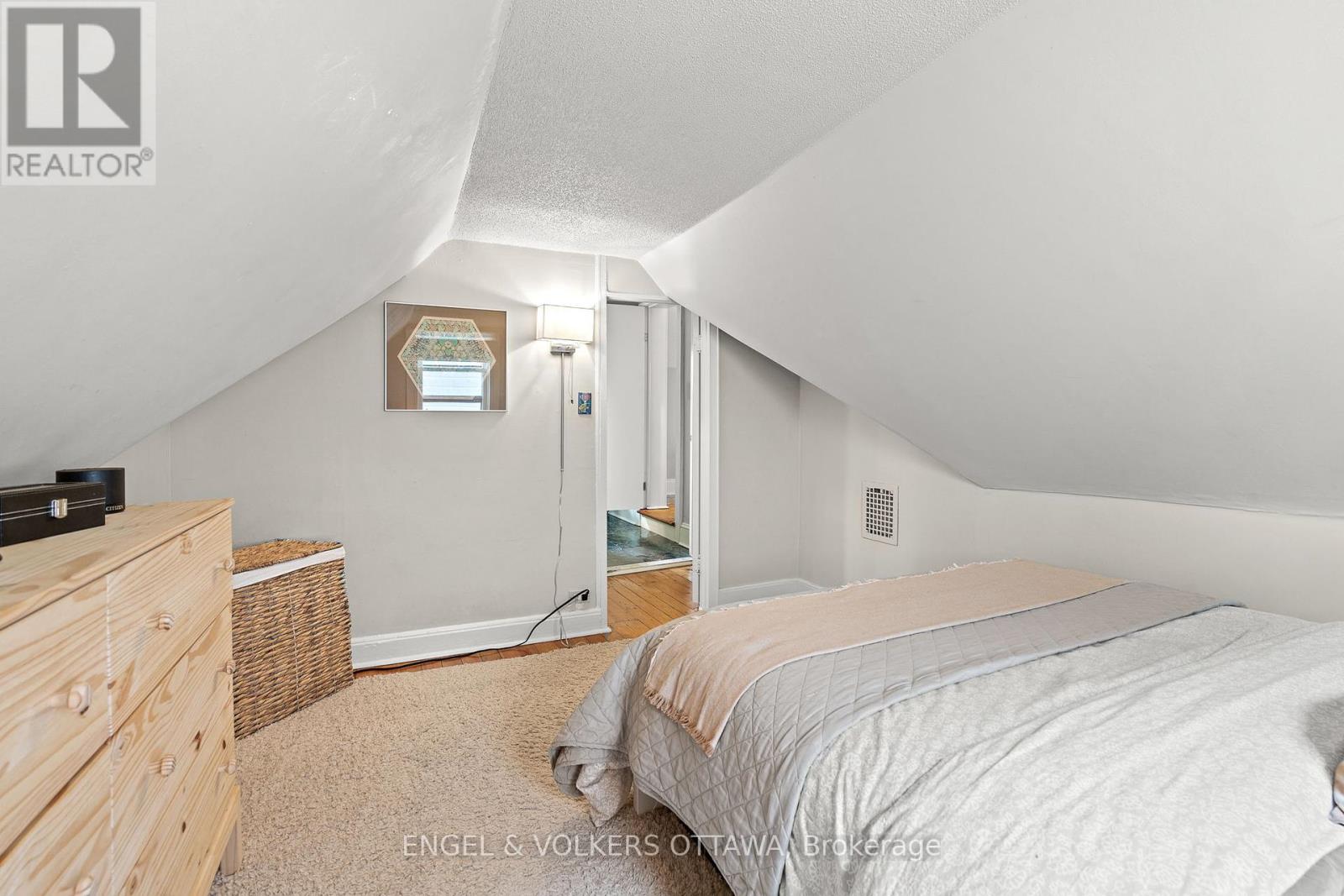 674 Melbourne Avenue, Ottawa, Ontario  K2A 1X5 - Photo 29 - X12137077