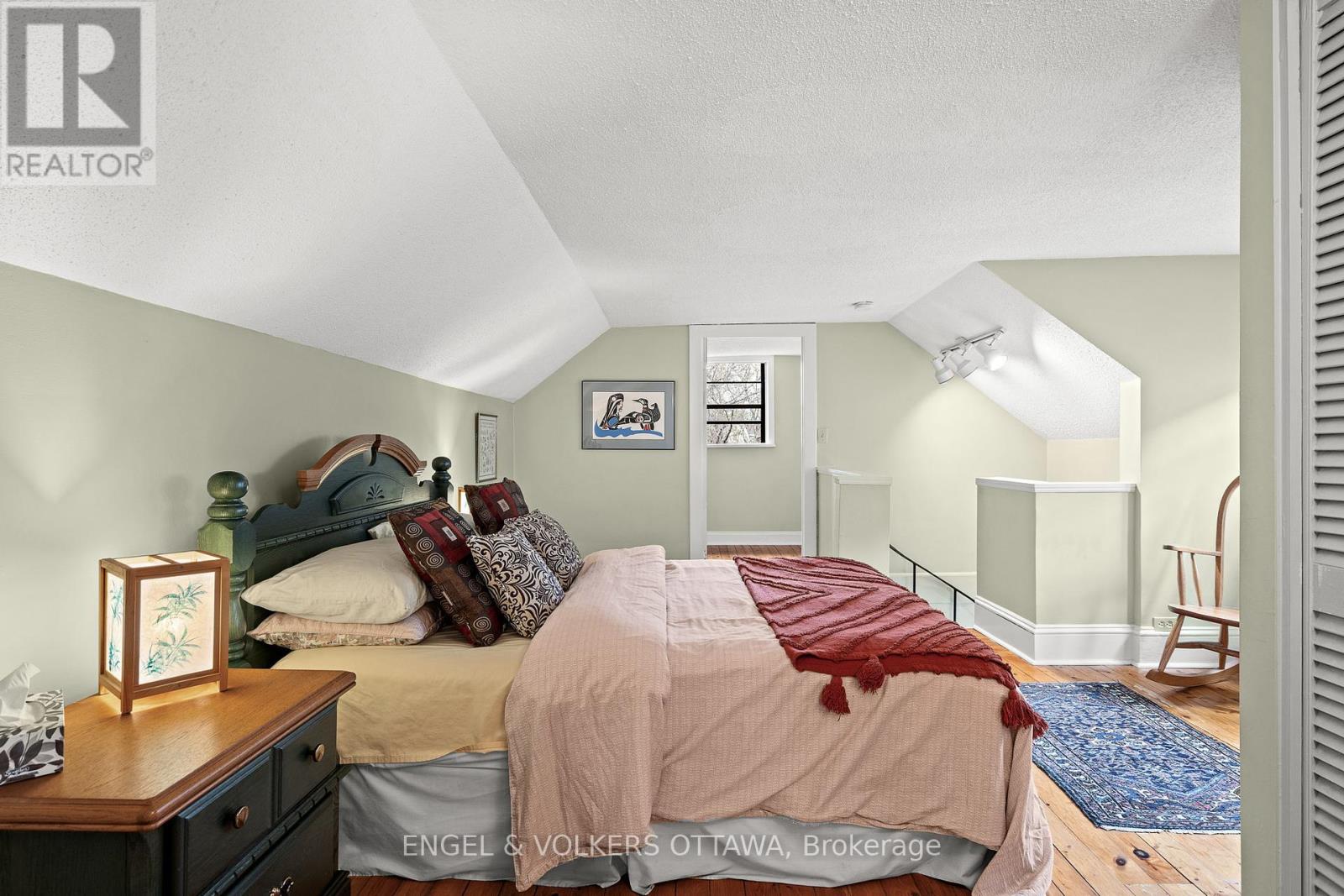 674 Melbourne Avenue, Ottawa, Ontario  K2A 1X5 - Photo 33 - X12137077