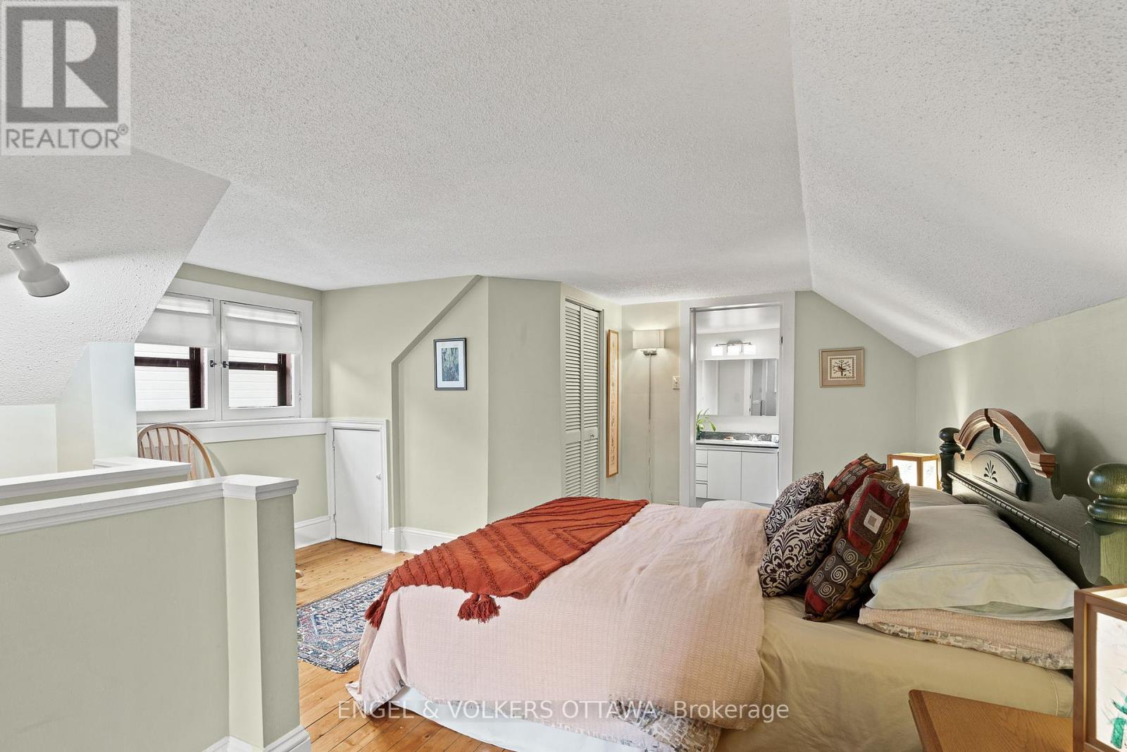 674 Melbourne Avenue, Ottawa, Ontario  K2A 1X5 - Photo 34 - X12137077