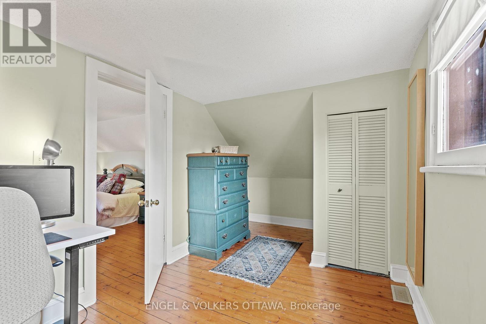 674 Melbourne Avenue, Ottawa, Ontario  K2A 1X5 - Photo 35 - X12137077