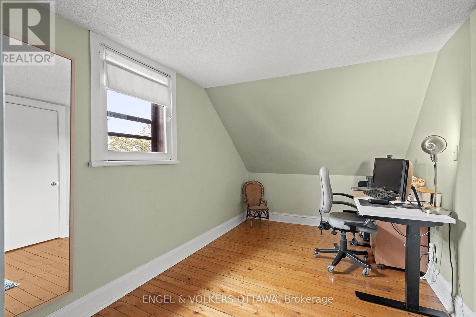 674 Melbourne Avenue, Ottawa, Ontario  K2A 1X5 - Photo 36 - X12137077