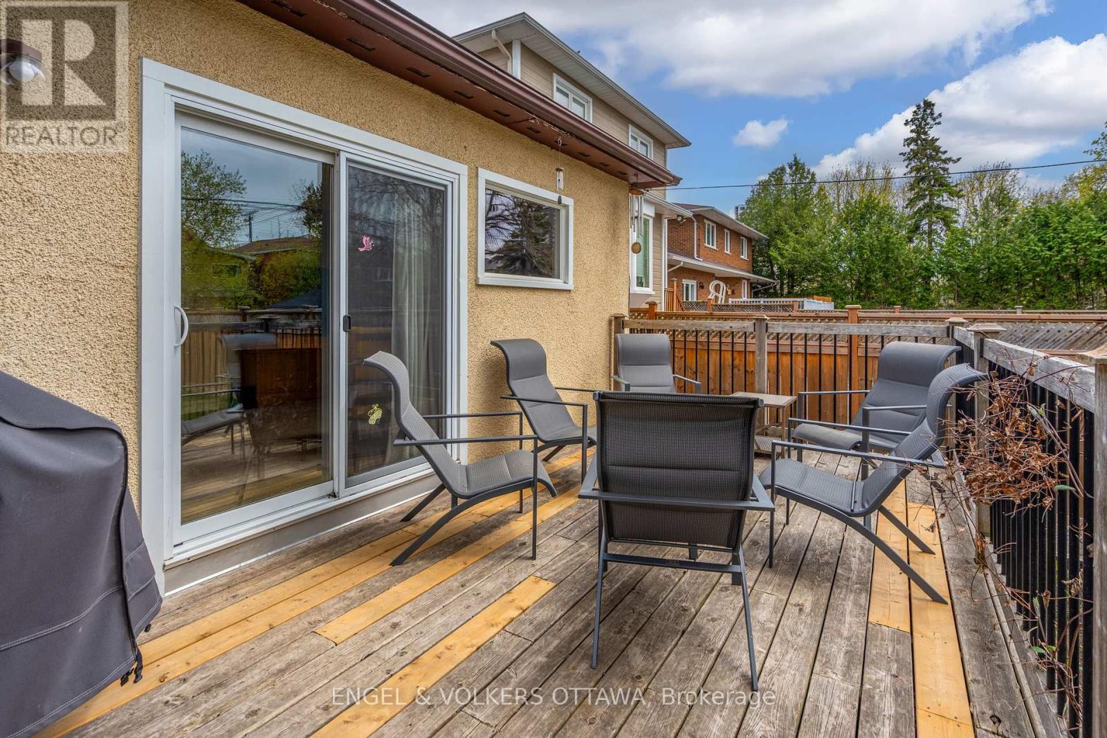 674 Melbourne Avenue, Ottawa, Ontario  K2A 1X5 - Photo 37 - X12137077