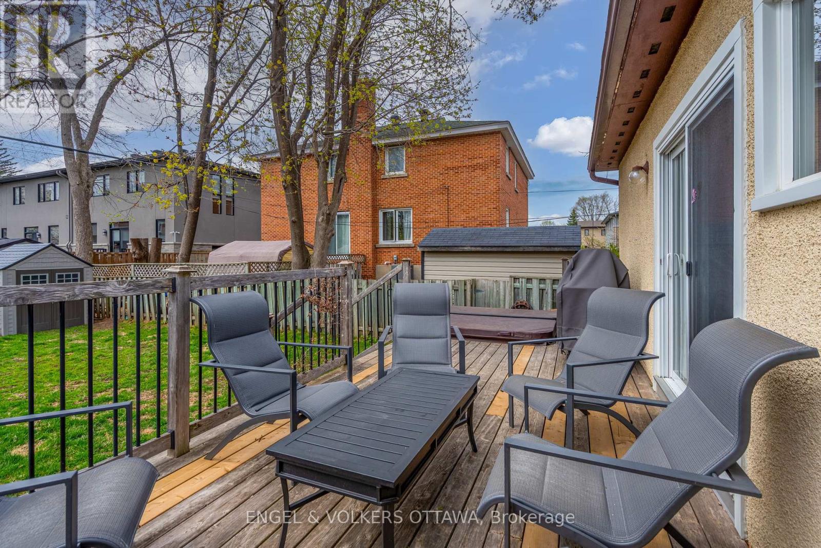 674 Melbourne Avenue, Ottawa, Ontario  K2A 1X5 - Photo 38 - X12137077