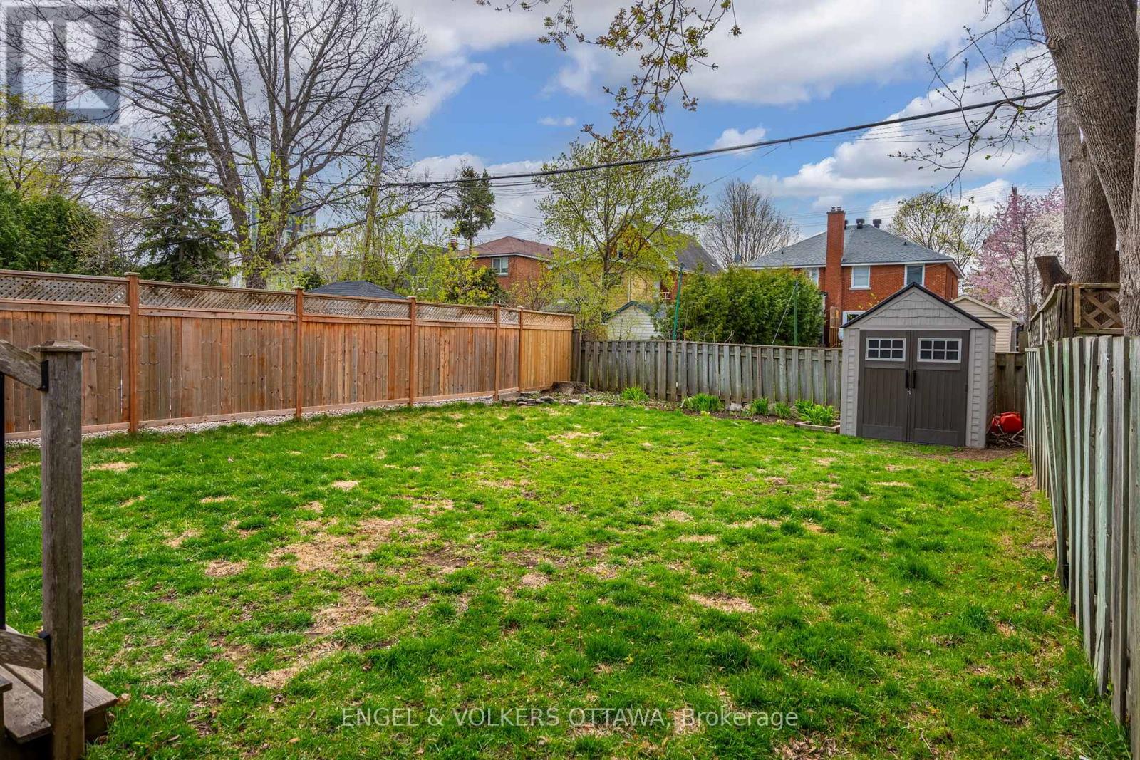 674 Melbourne Avenue, Ottawa, Ontario  K2A 1X5 - Photo 39 - X12137077