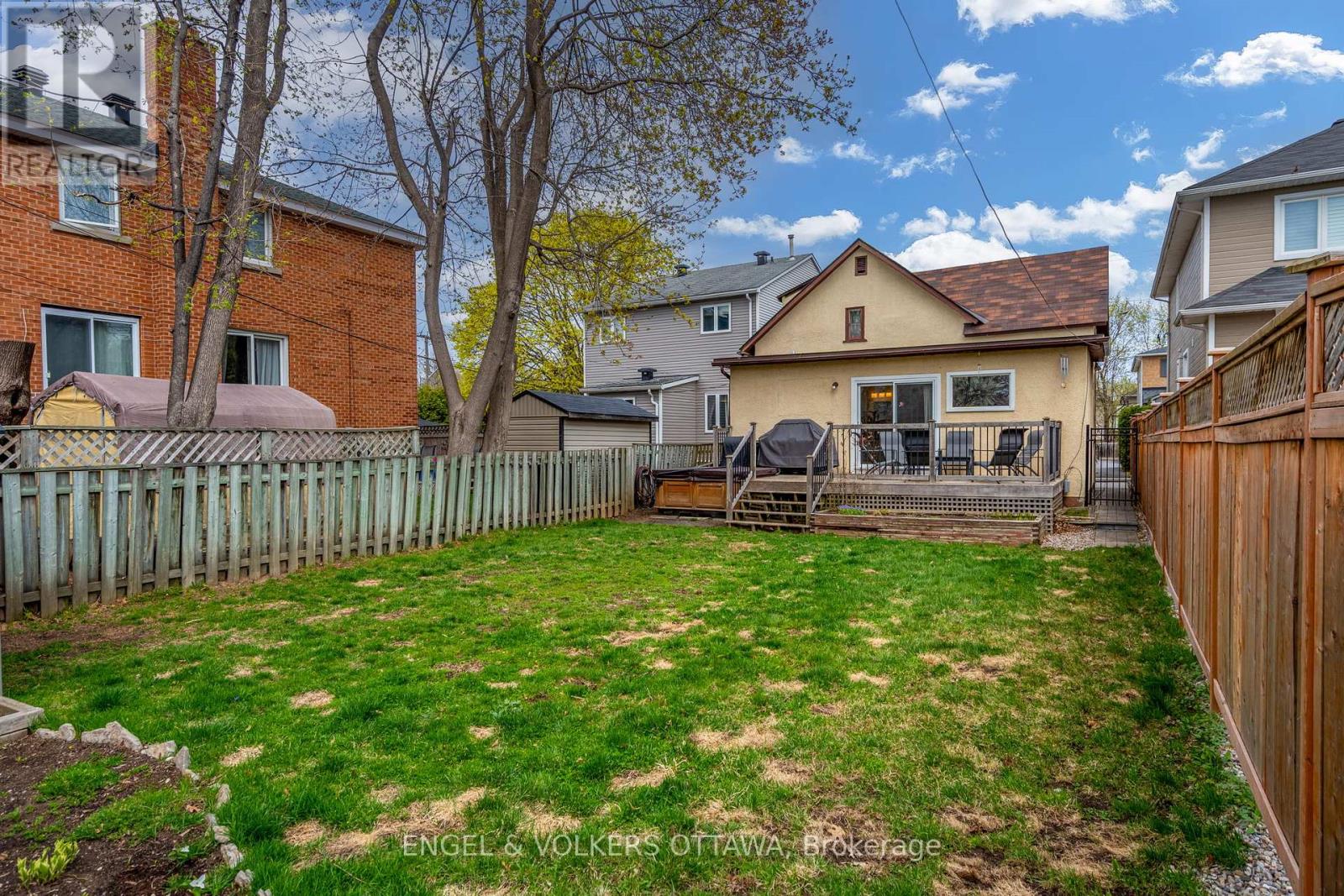 674 Melbourne Avenue, Ottawa, Ontario  K2A 1X5 - Photo 40 - X12137077