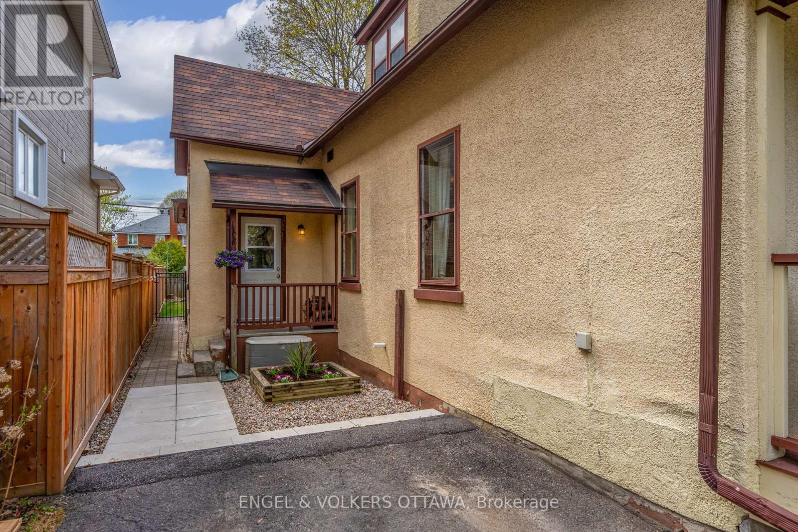 674 Melbourne Avenue, Ottawa, Ontario  K2A 1X5 - Photo 42 - X12137077