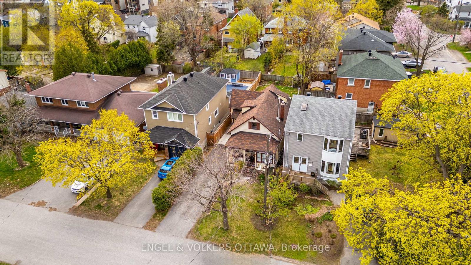 674 Melbourne Avenue, Ottawa, Ontario  K2A 1X5 - Photo 44 - X12137077