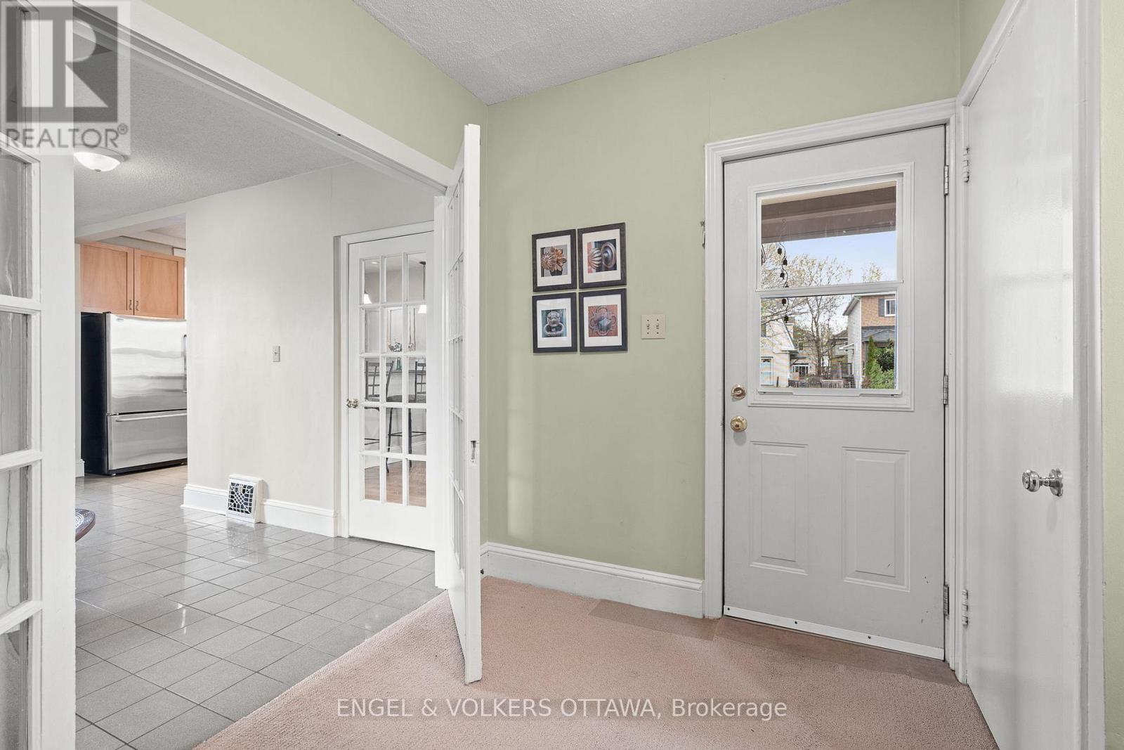 674 Melbourne Avenue, Ottawa, Ontario  K2A 1X5 - Photo 7 - X12137077