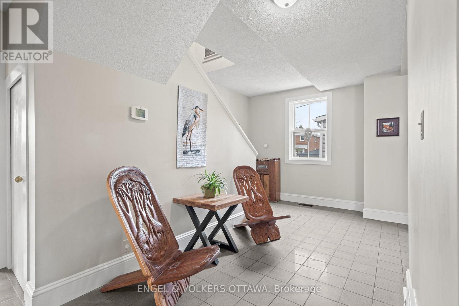 674 Melbourne Avenue, Ottawa, Ontario  K2A 1X5 - Photo 8 - X12137077