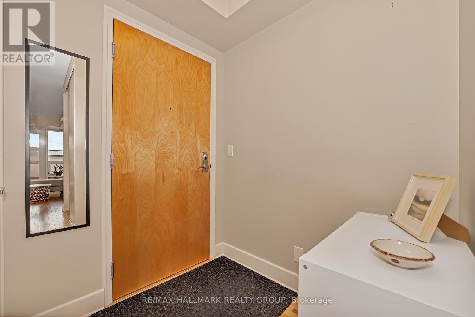 201 - 390 Booth Street, Ottawa, Ontario  K1R 7K6 - Photo 5 - X12137093