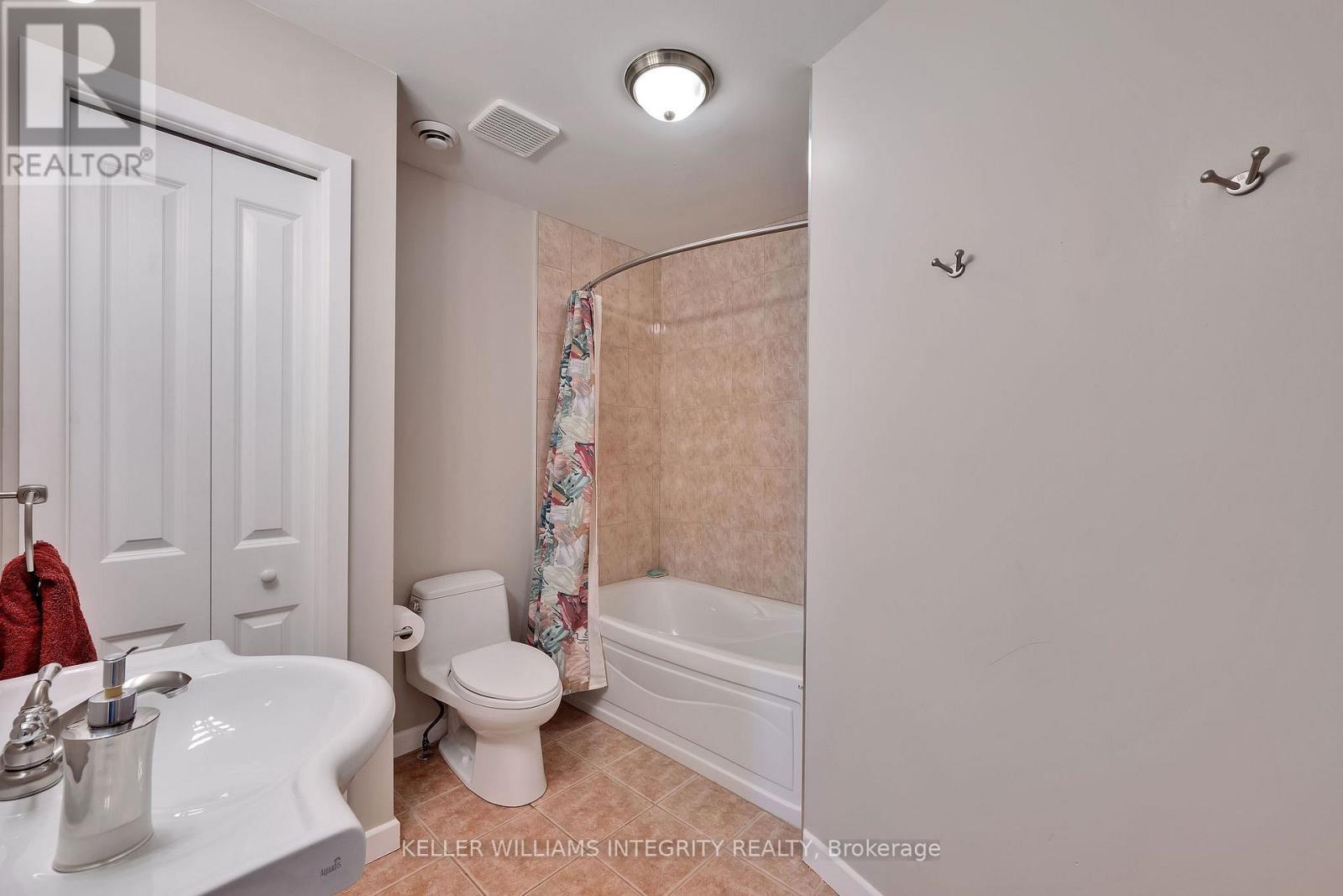 12 Rideau Shore Court, Ottawa, Ontario  K2C 3Y8 - Photo 24 - X12137099