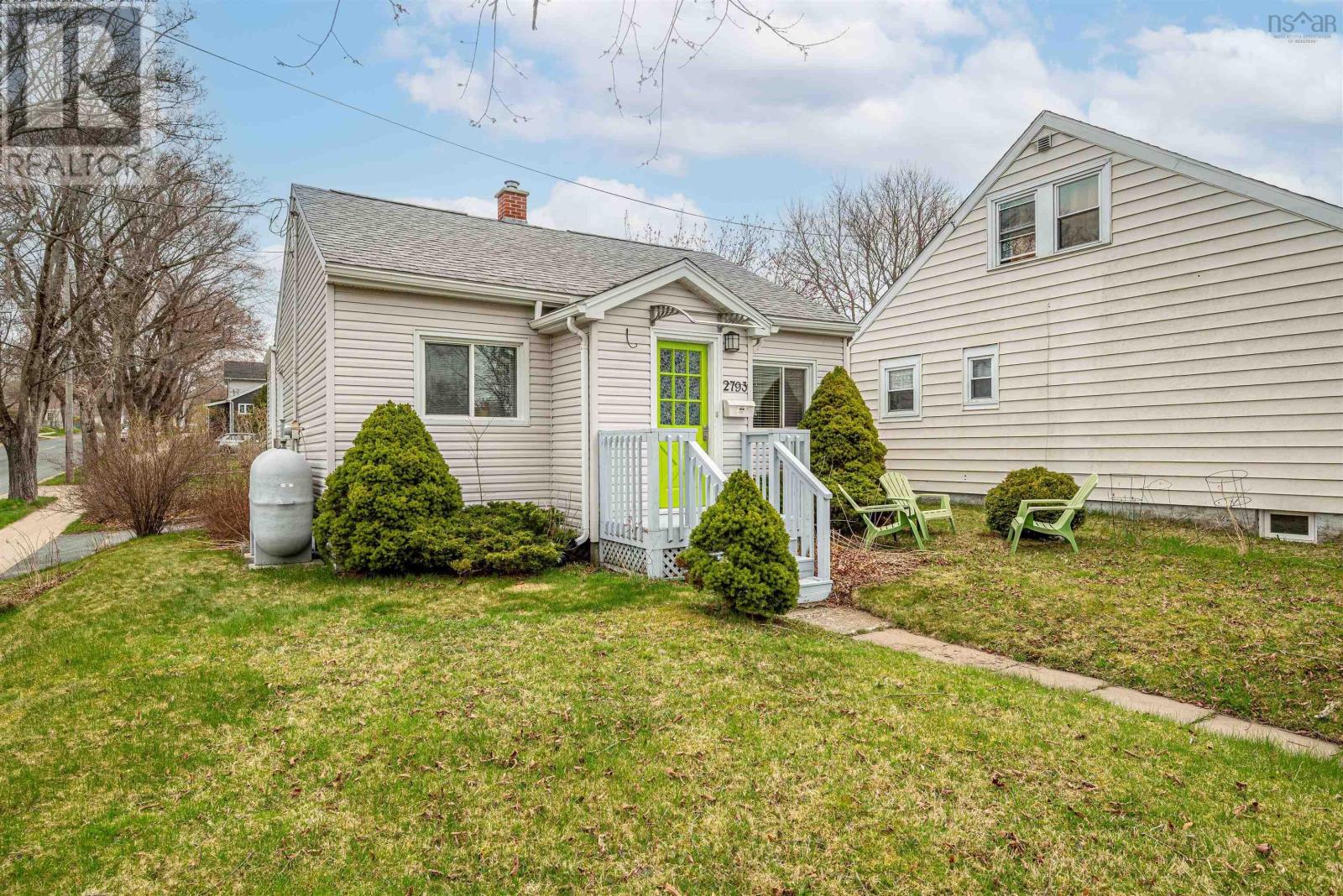 Property at 2793 Connaught Avenue image 2