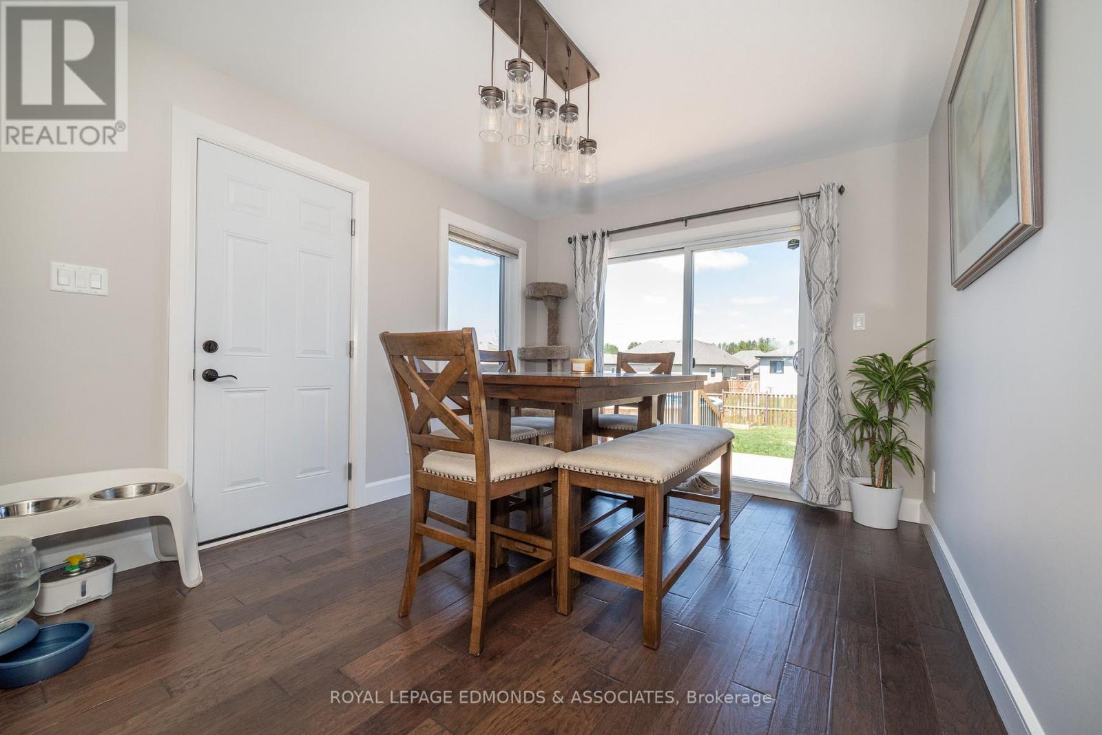66 Noble Crescent, Petawawa, Ontario  K8H 0E9 - Photo 17 - X12137090