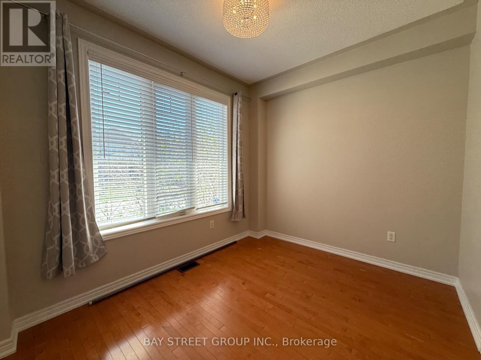 12 Pexton Avenue, Richmond Hill, Ontario  L4E 4Z2 - Photo 3 - N12136974
