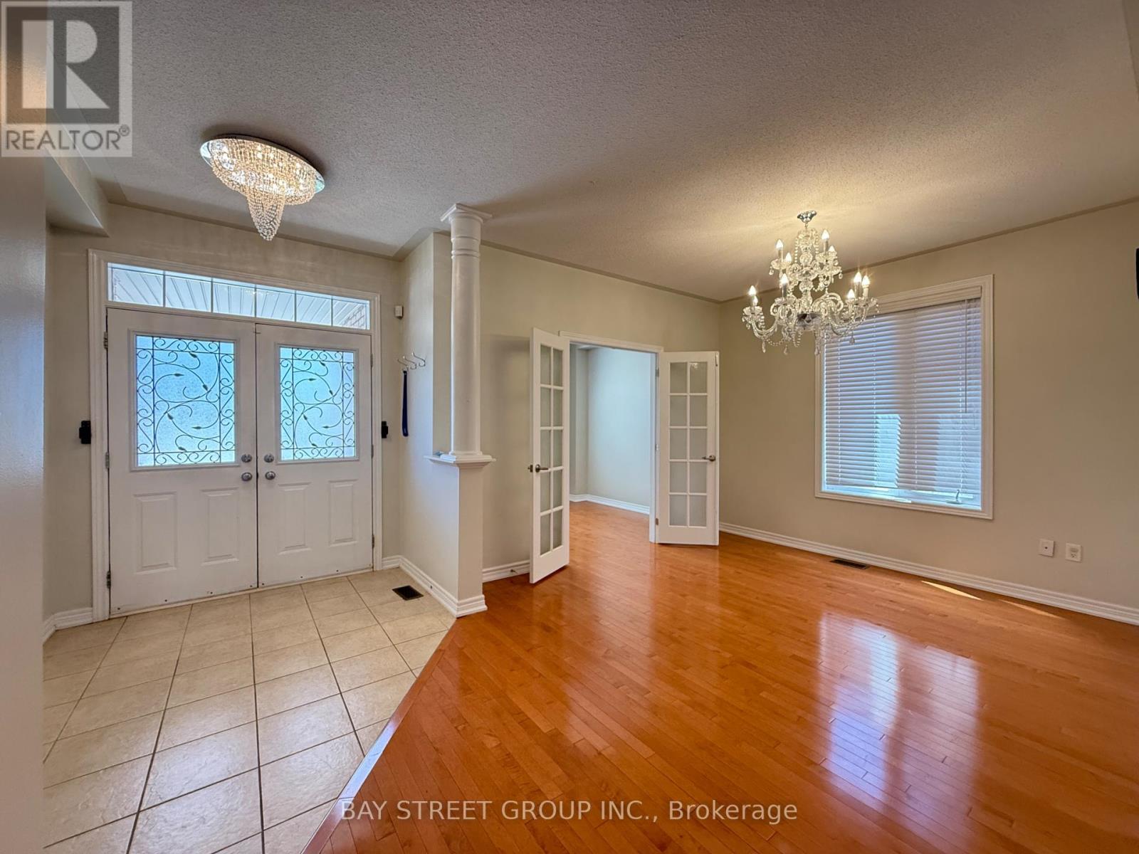 12 Pexton Avenue, Richmond Hill, Ontario  L4E 4Z2 - Photo 4 - N12136974