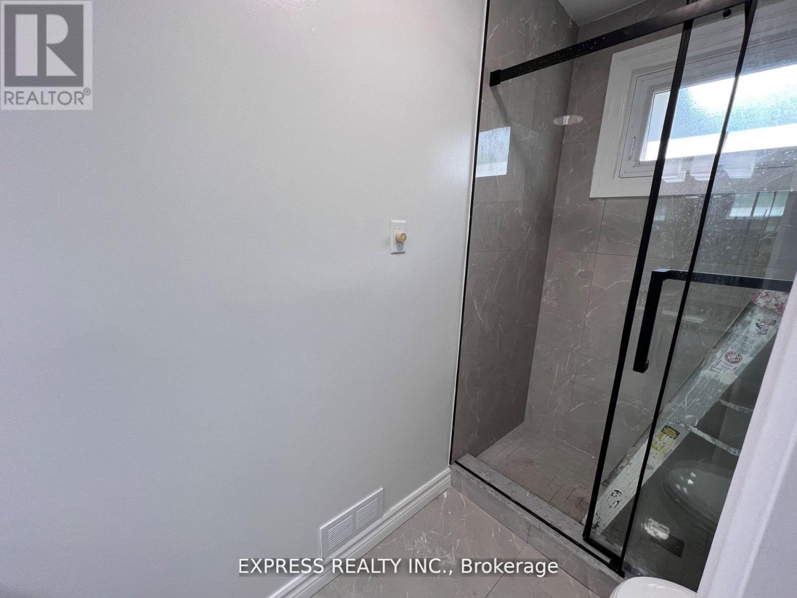 208 Alverna Road, Richmond Hill (Crosby), Ontario  L4C 3M5 - Photo 12 - N12136997