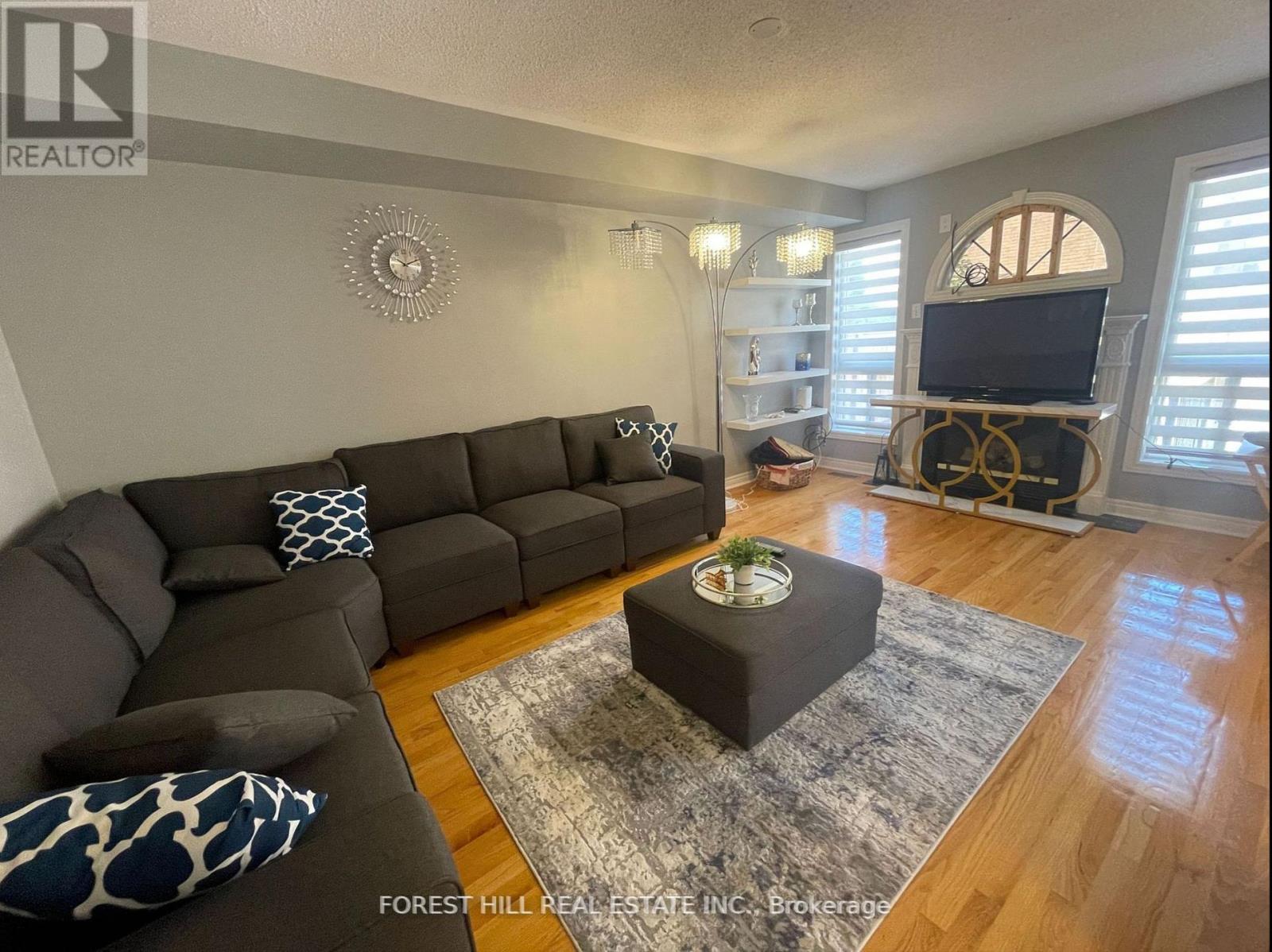 52 Adventure Crescent, Vaughan, Ontario  L6A 2Z8 - Photo 4 - N12137021