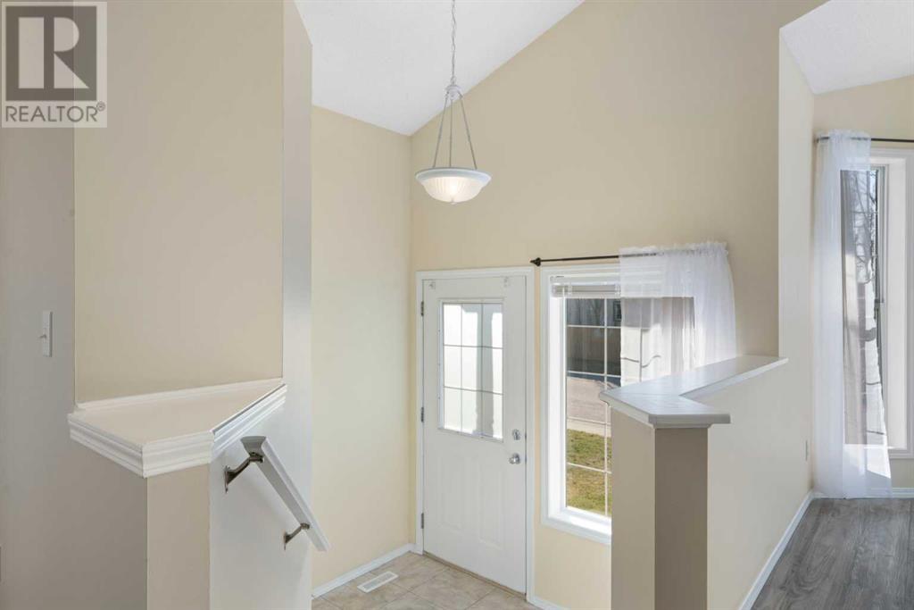 111 Citadel Acres Close Nw, Calgary, Alberta  T3G 5A8 - Photo 2 - A2214467