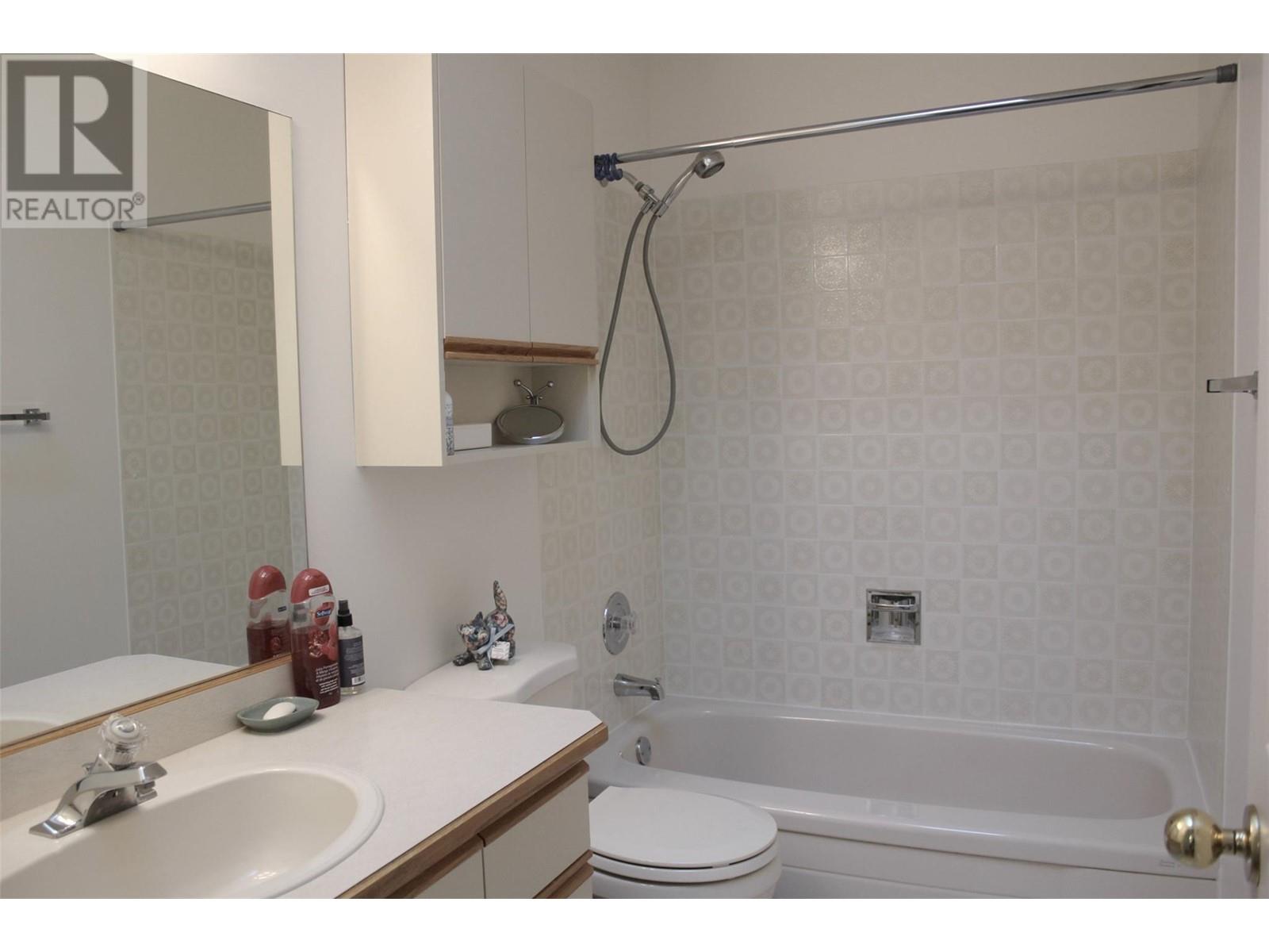 162 Coldron Court, Penticton, British Columbia  V2A 8G9 - Photo 6 - 10343827