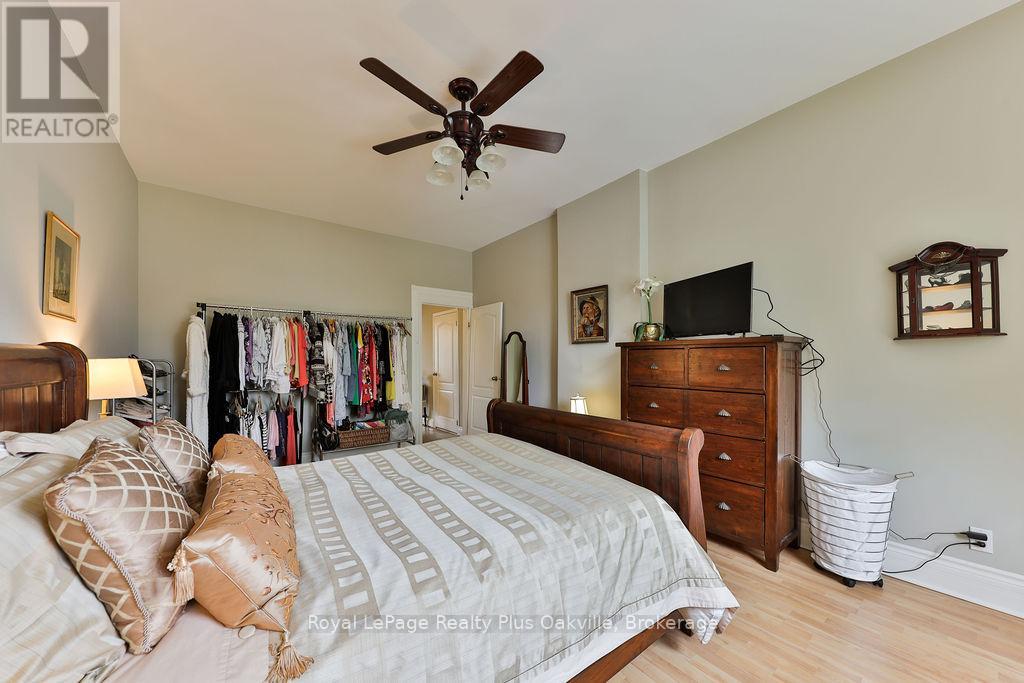 14 Hatt Street, Hamilton, Ontario  L9H 2E8 - Photo 29 - X12136657