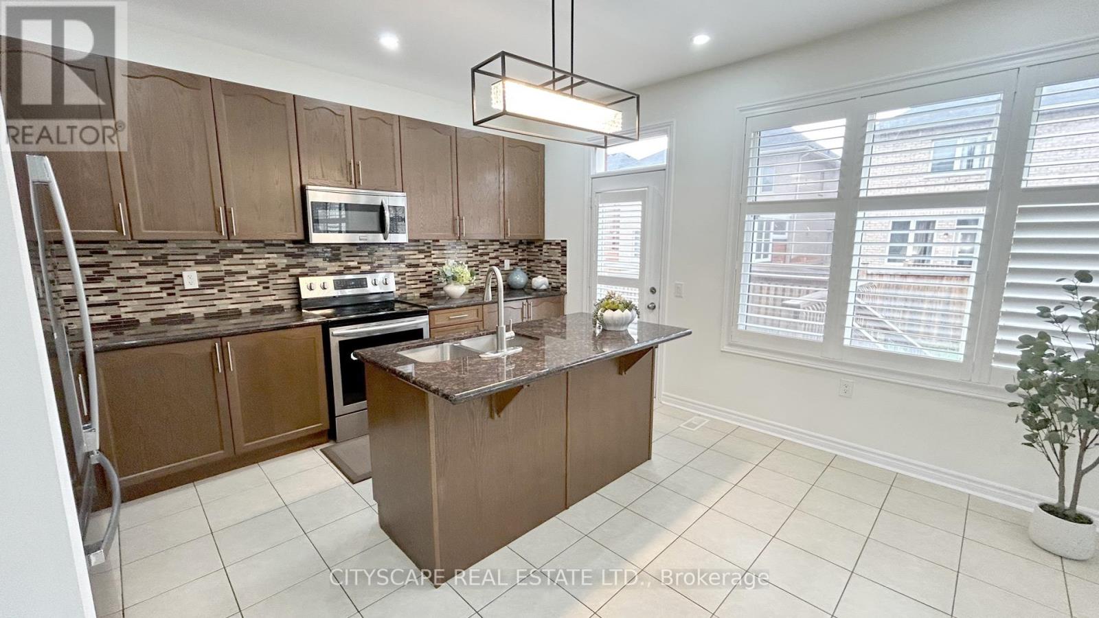 30 Newhouse Boulevard, Caledon (Cheltenham), Ontario  L7C 4A1 - Photo 6 - W12136981