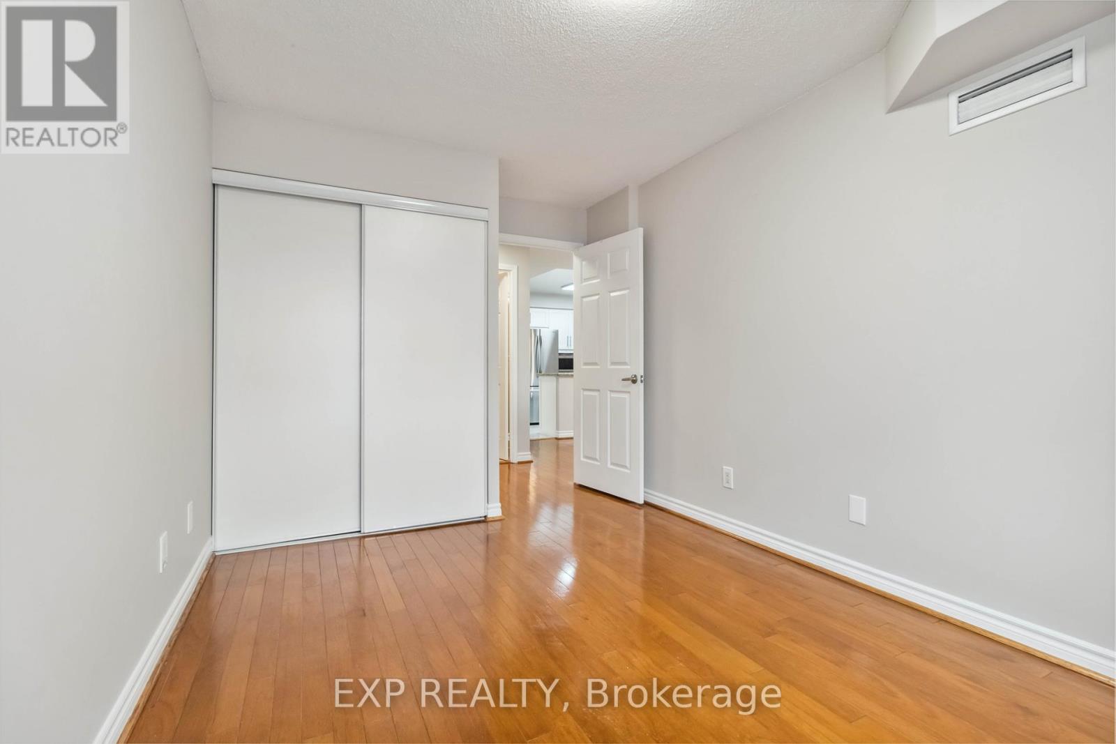 616 - 25 Kingsbridge Garden Circle, Mississauga, Ontario  L5R 4B1 - Photo 15 - W12136994