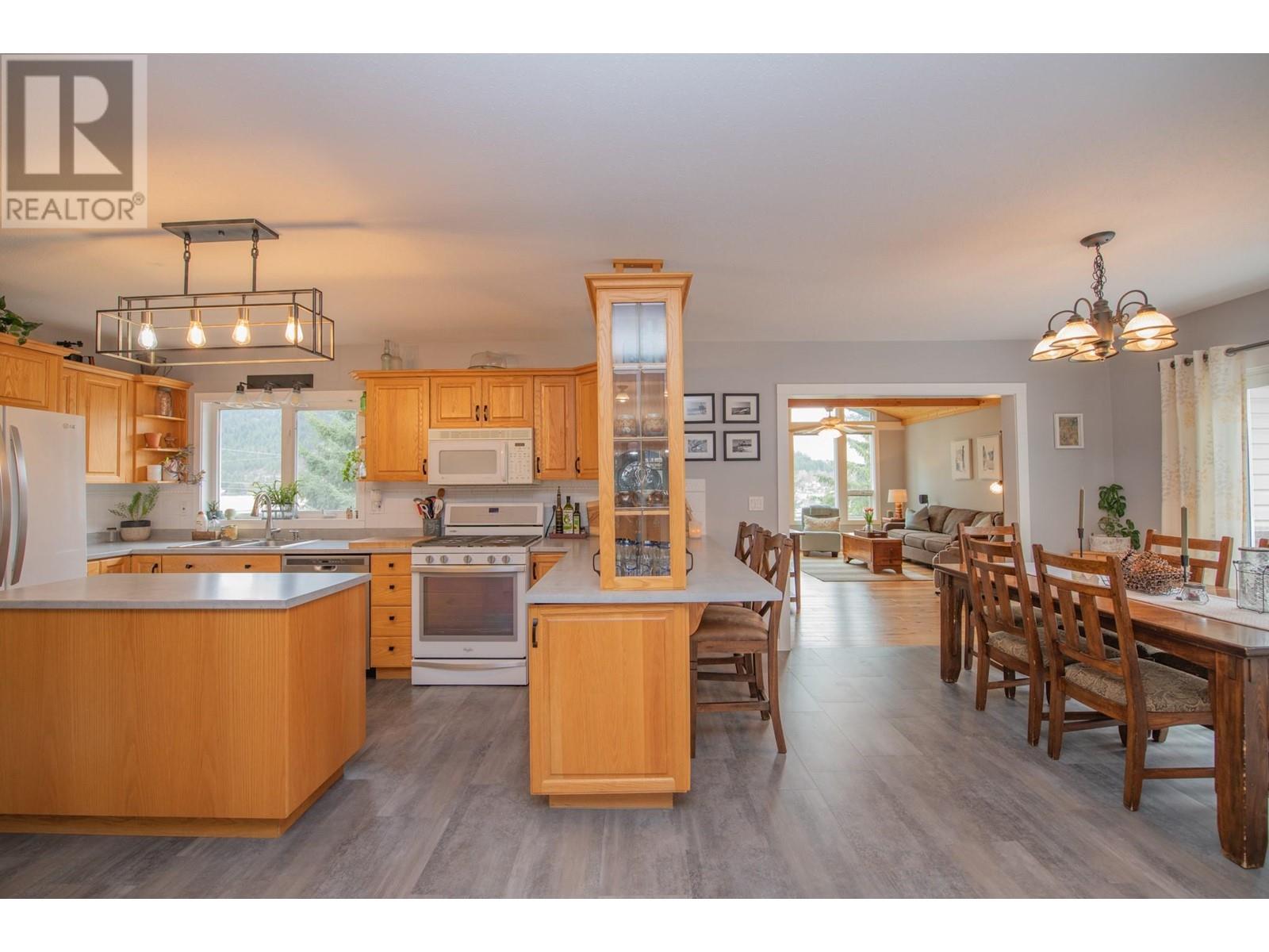 2506 Shuswap Avenue, Lumby, British Columbia  V0E 2G0 - Photo 12 - 10340658