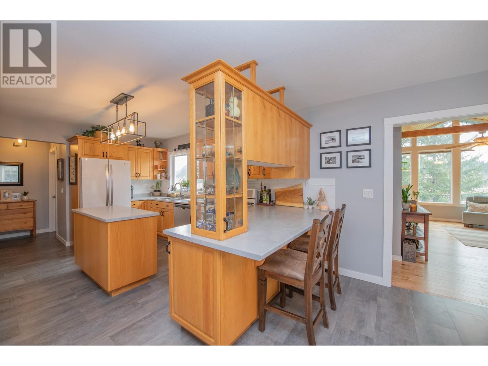 Property at 2506 Shuswap Avenue image 2