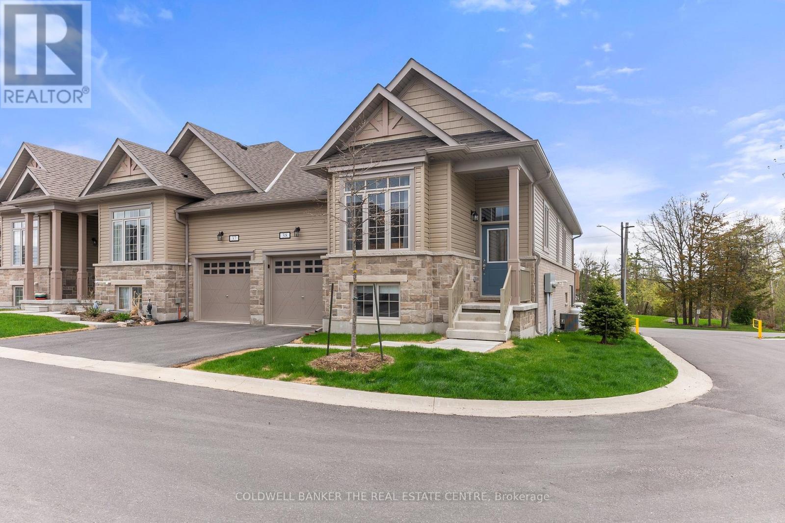 38 - 17 Lakewood Crescent S, Kawartha Lakes, Ontario  K0M 1A0 - Photo 2 - X12137009