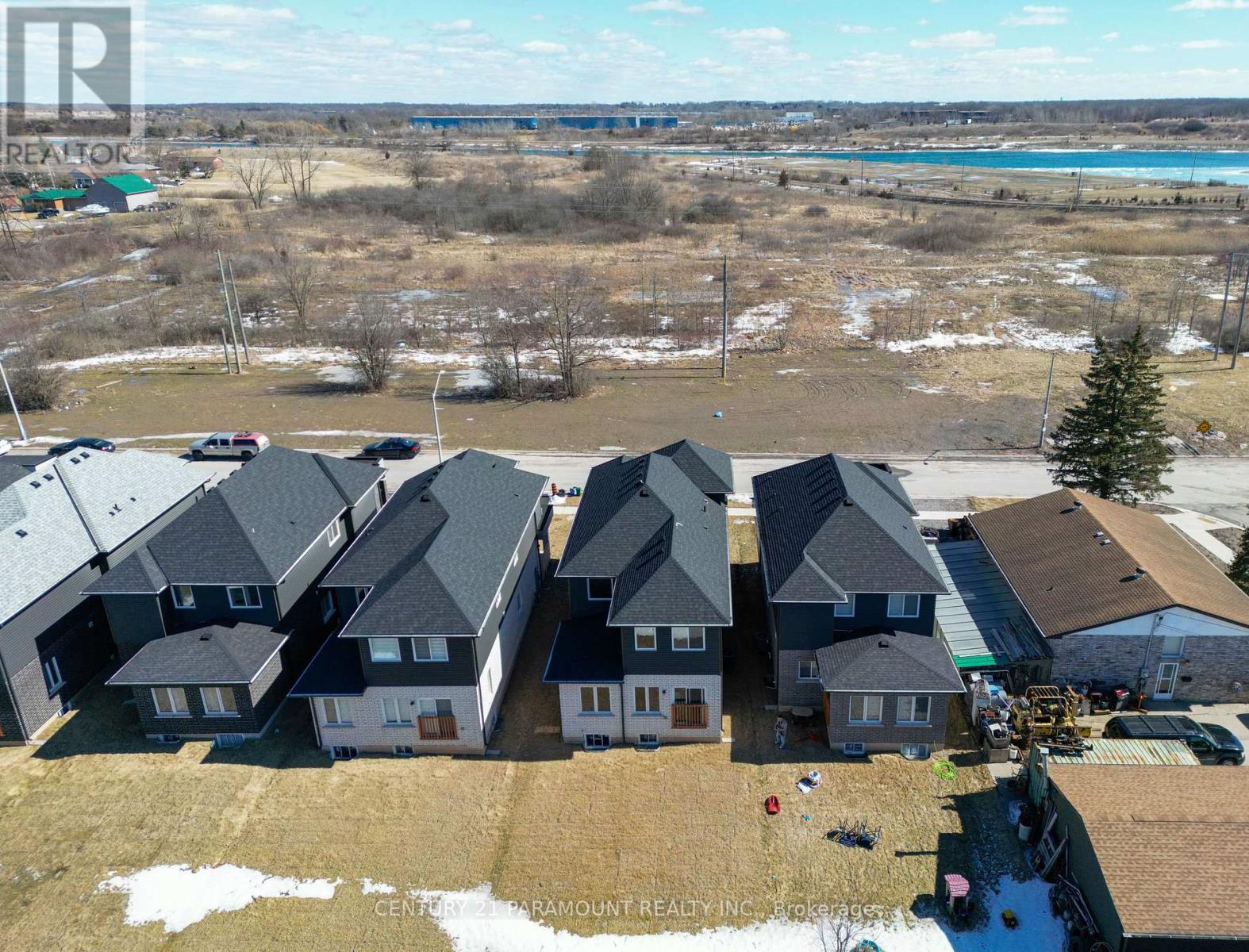 72 Bradley Avenue, Welland, Ontario  L3B 0K1 - Photo 2 - X12137027
