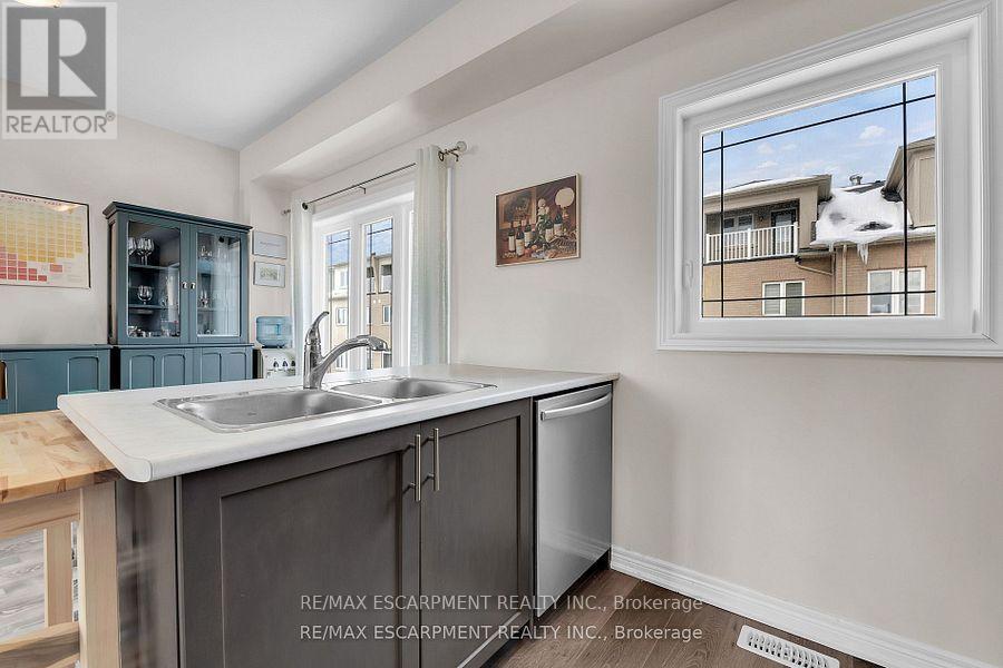 8 - 19 Picardy Drive, Hamilton, Ontario  L8J 0M7 - Photo 10 - X12137047
