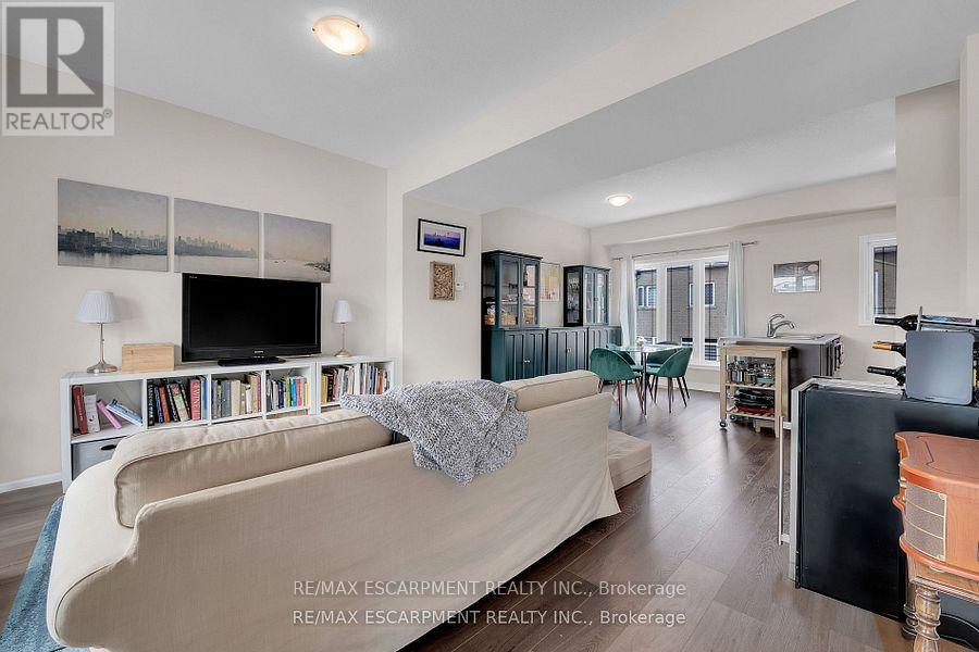 8 - 19 Picardy Drive, Hamilton, Ontario  L8J 0M7 - Photo 19 - X12137047
