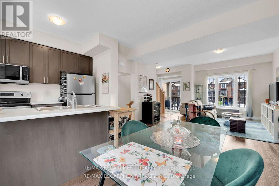 8 - 19 Picardy Drive, Hamilton, Ontario  L8J 0M7 - Photo 2 - X12137047