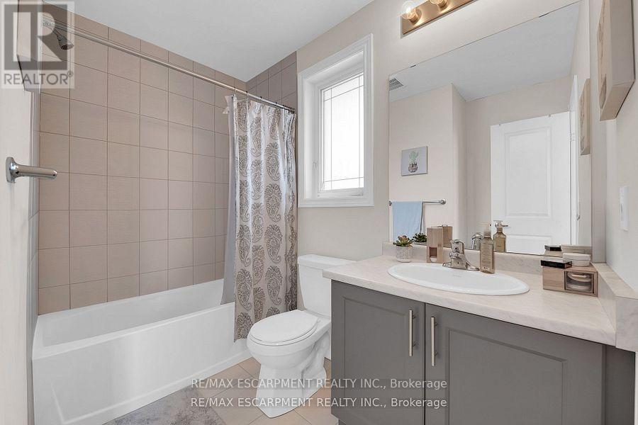 8 - 19 Picardy Drive, Hamilton, Ontario  L8J 0M7 - Photo 28 - X12137047