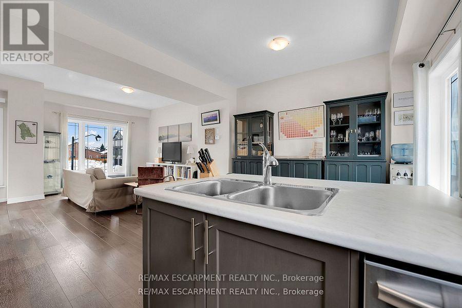 8 - 19 Picardy Drive, Hamilton, Ontario  L8J 0M7 - Photo 3 - X12137047