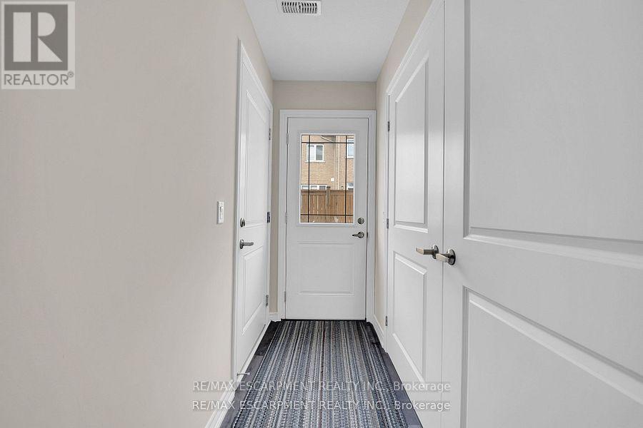 8 - 19 Picardy Drive, Hamilton, Ontario  L8J 0M7 - Photo 7 - X12137047