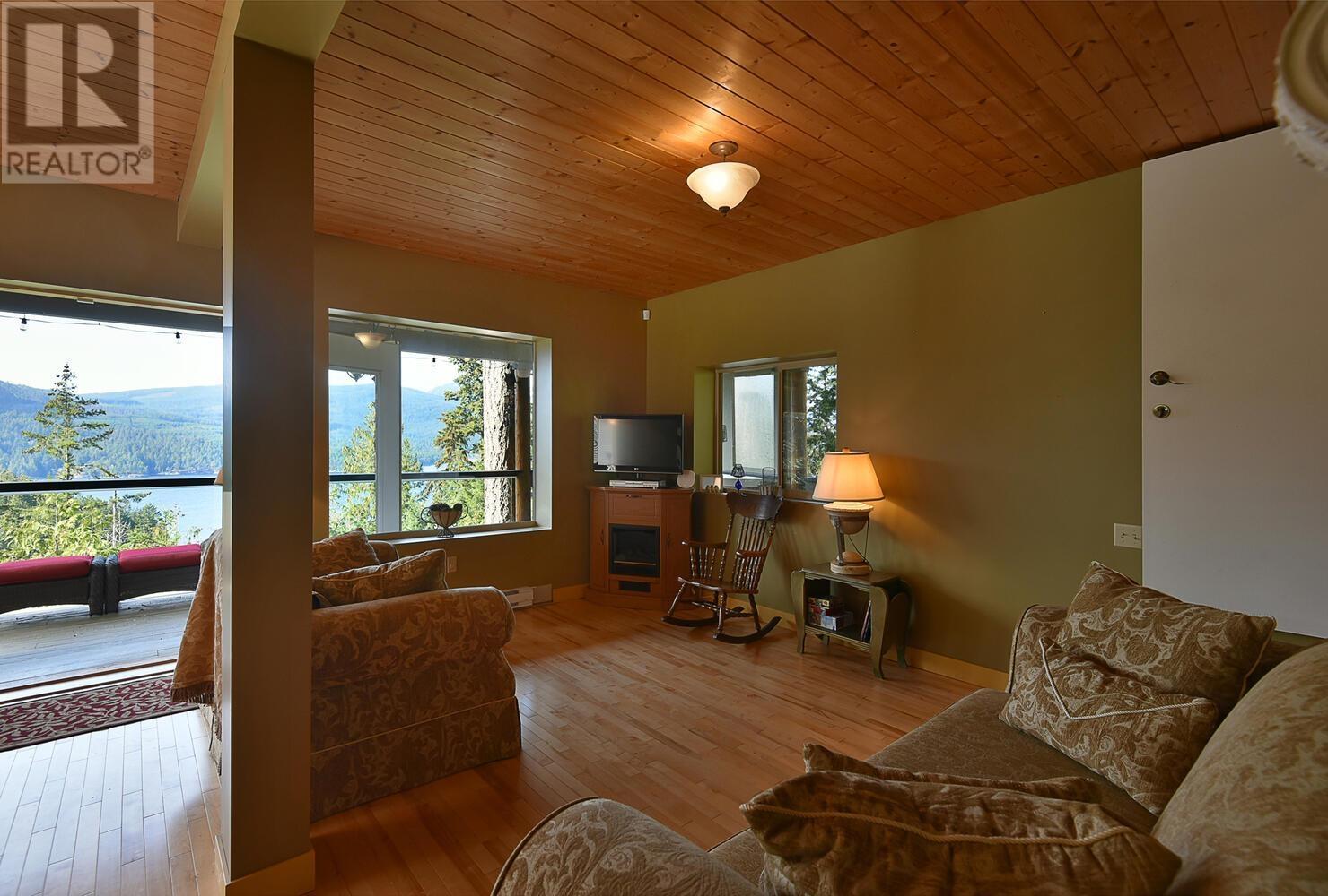 6873 Seaview Road, Sechelt, British Columbia  V7Z 0E1 - Photo 22 - R2994457