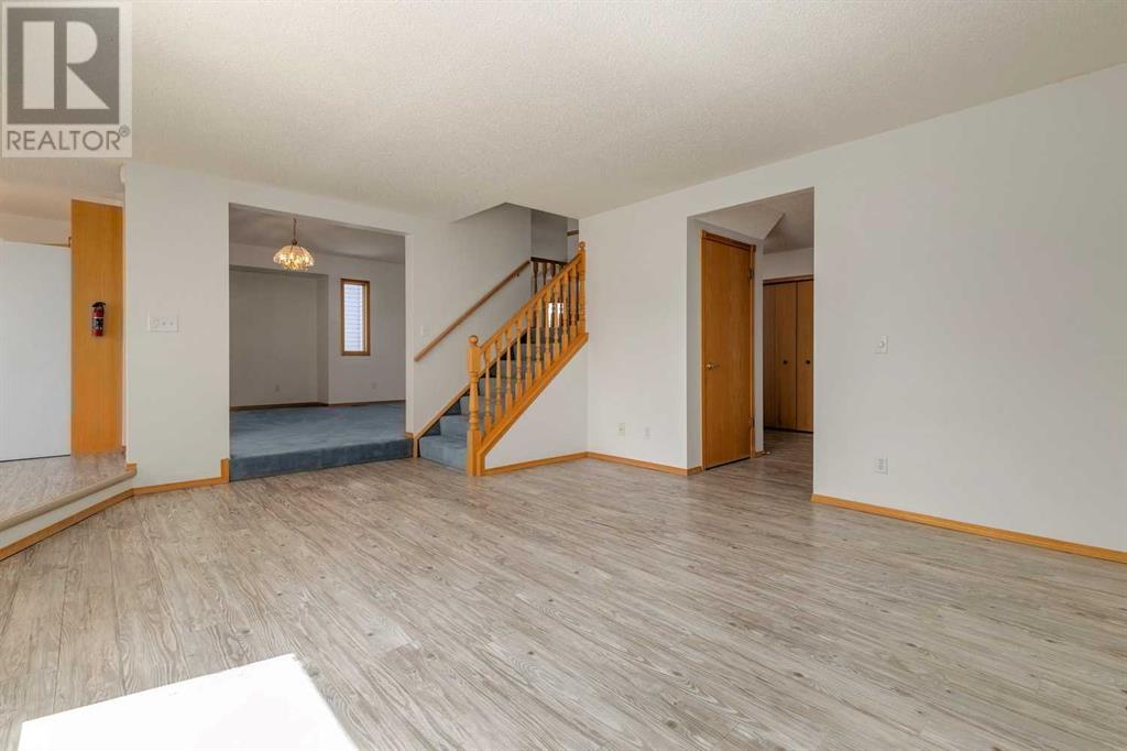 29 Riverside Circle Se, Calgary, Alberta  T2X 3X9 - Photo 7 - A2218846