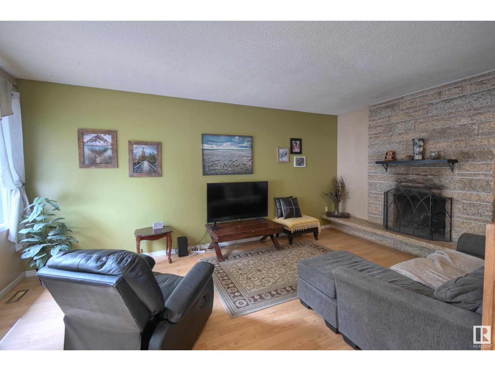 Property at 29 BEECHMONT CR image 2