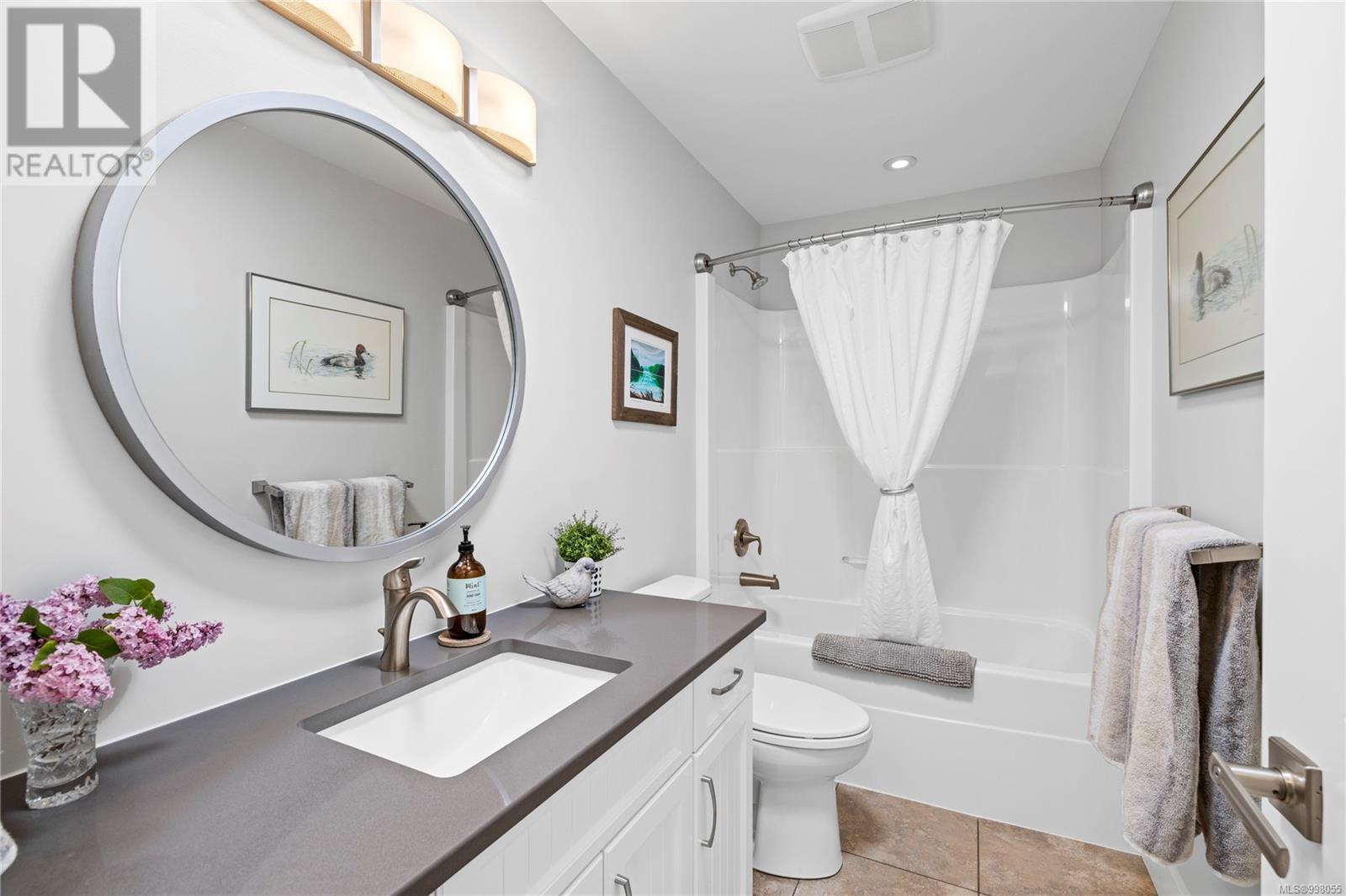 Property at 3906 Creekside Dr image 3