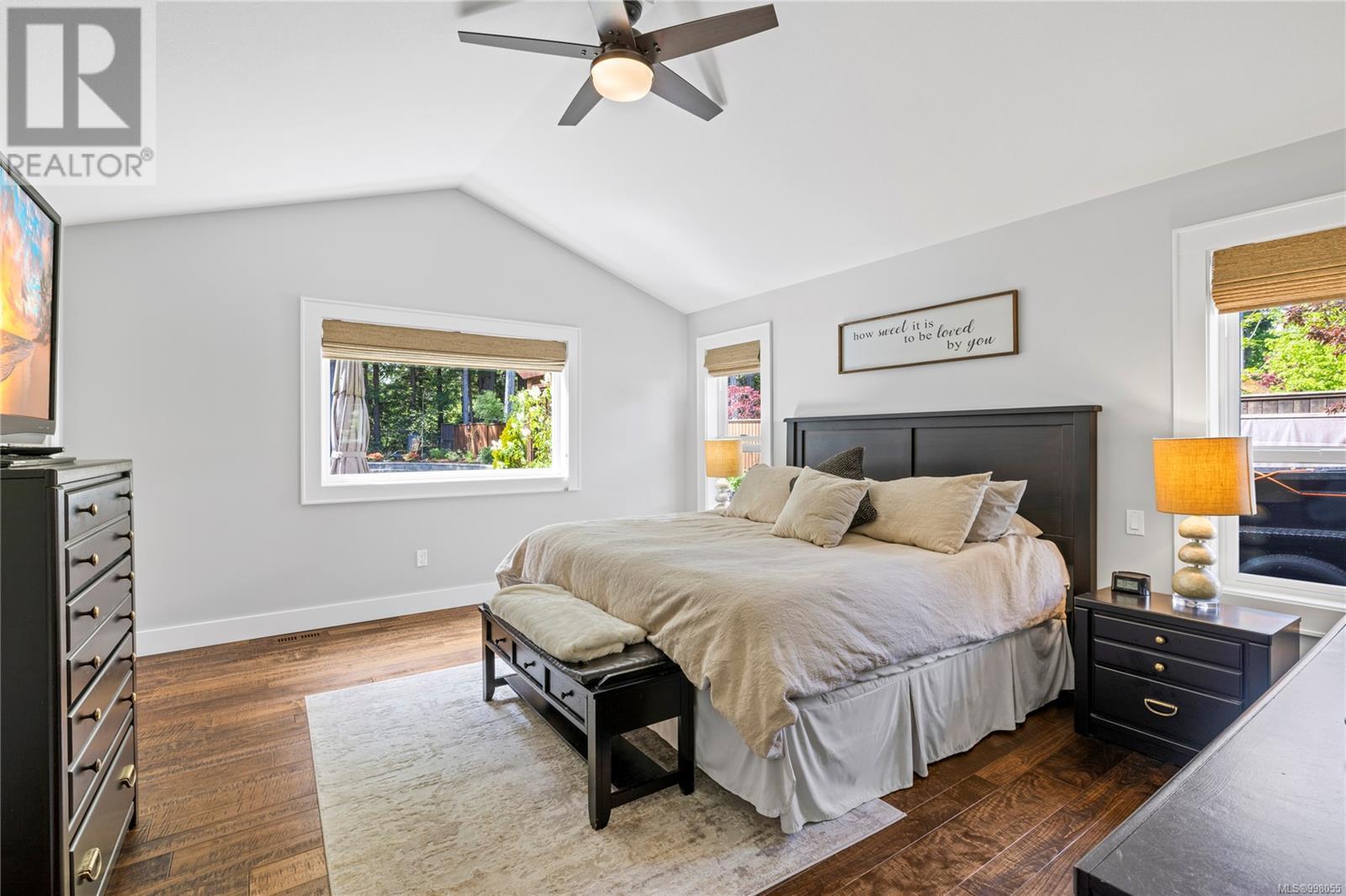 Property at 3906 Creekside Dr image 4