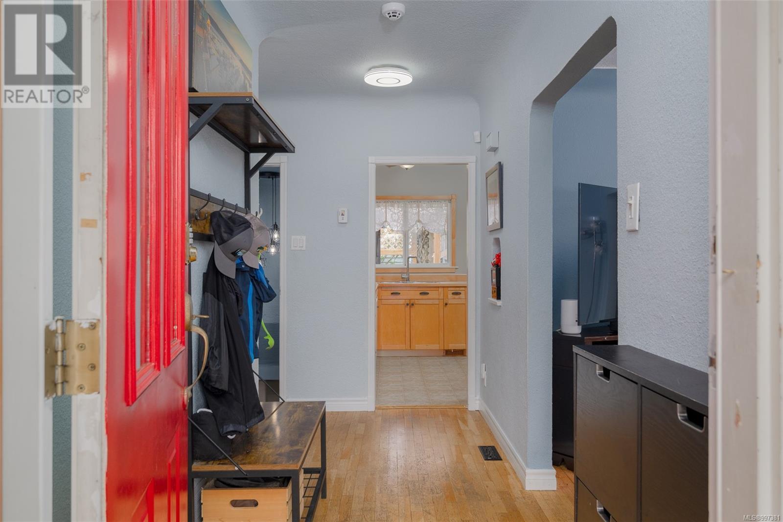Property at 910 Hunter St image 3
